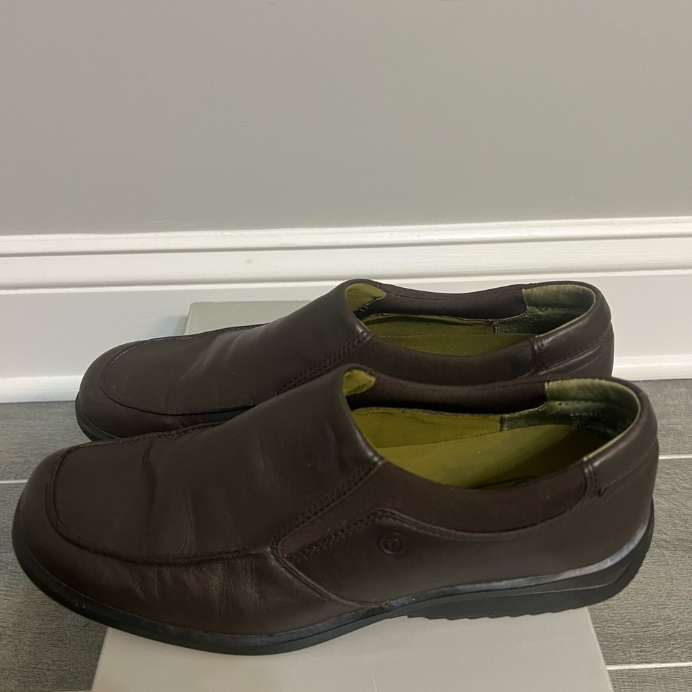 Rockport women’s Brown Slip-On Loafers - Picture 2 of 5